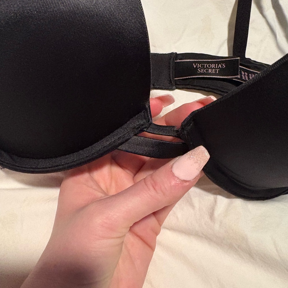 Victoria's Secret Black Bra with Silver Straps - Picture 2 of 4